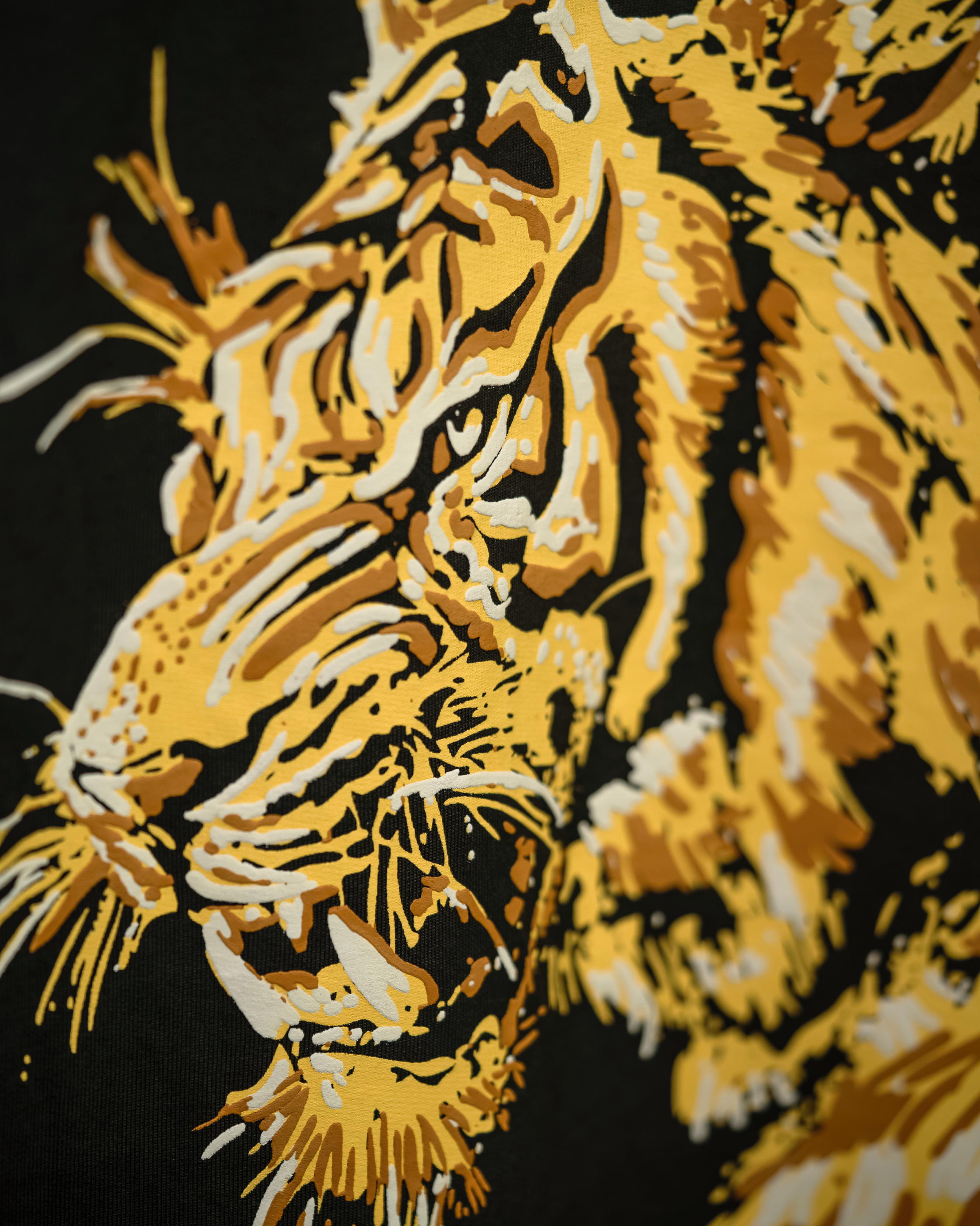 GOLDEN ROAR TEE